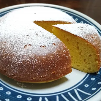 Snapdishの人気料理写真:炊飯器スポンジケーキで今年はクリスマスケーキいらず‼️🤣🎂🎄