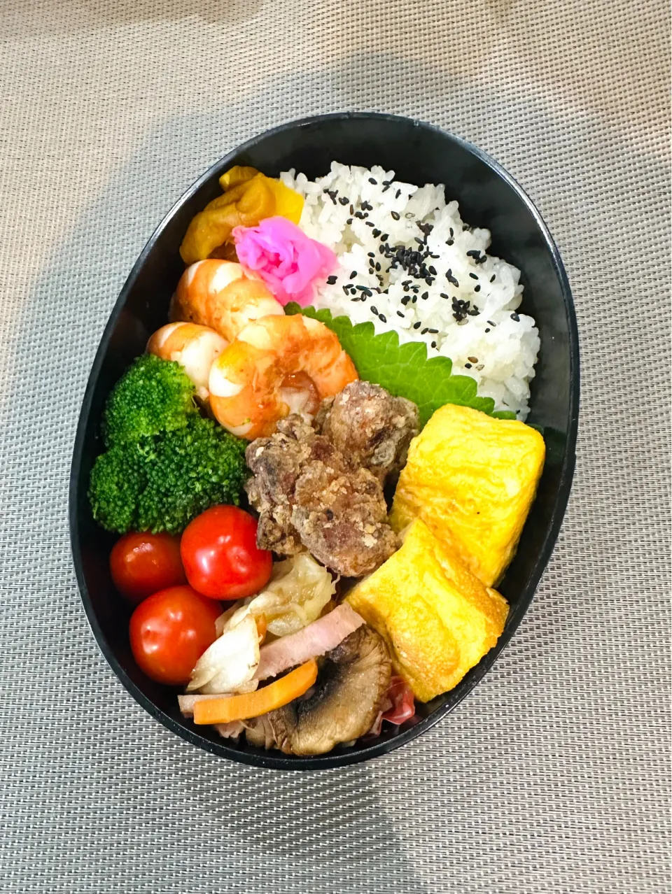 "少しだけど唐揚げ入れといたよ"弁当|kazuさん