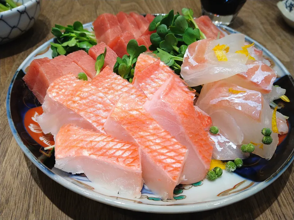 お刺身盛り合わせ|古尾谷りかこさん