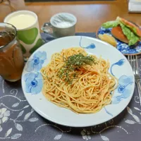 たらこクリームスパゲッティ、ロールパントーストサンドイッチ、沢庵、コーンポタージュスープ、六条麦茶、手作り牛乳ゼリー(昼飯)|enarinさん