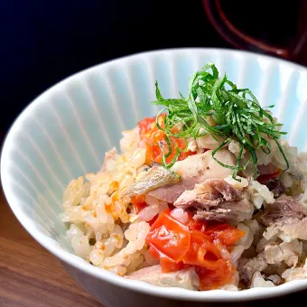 Snapdishの人気料理写真:💫動画💫サバ缶とトマトの炊き込み バター大葉仕立て