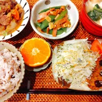 青海苔鯵フライ、牛すじ煮込み、スナップエンドウのペペロンチーノ、お味噌汁、十六穀米、みかん🍊|samさん