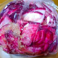 赤カブを漬けます|はるみさん