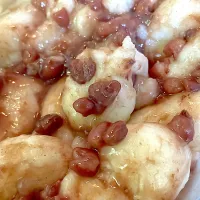 失敗作のお餅をあんころ餅にしてみました。ちょっともち米つける時間が短すぎて失敗だったけど。おはぎみたいな感覚で食べれるから良しとする😅|abekoさん