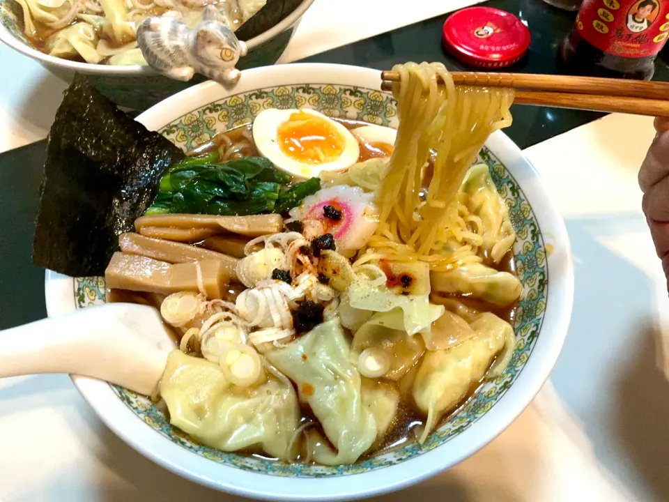 生のエビをさっと湯通しして、叩いて、ねぎと生姜で餡を作った海老ワンタンメン|Takeshi  Nagakiさん