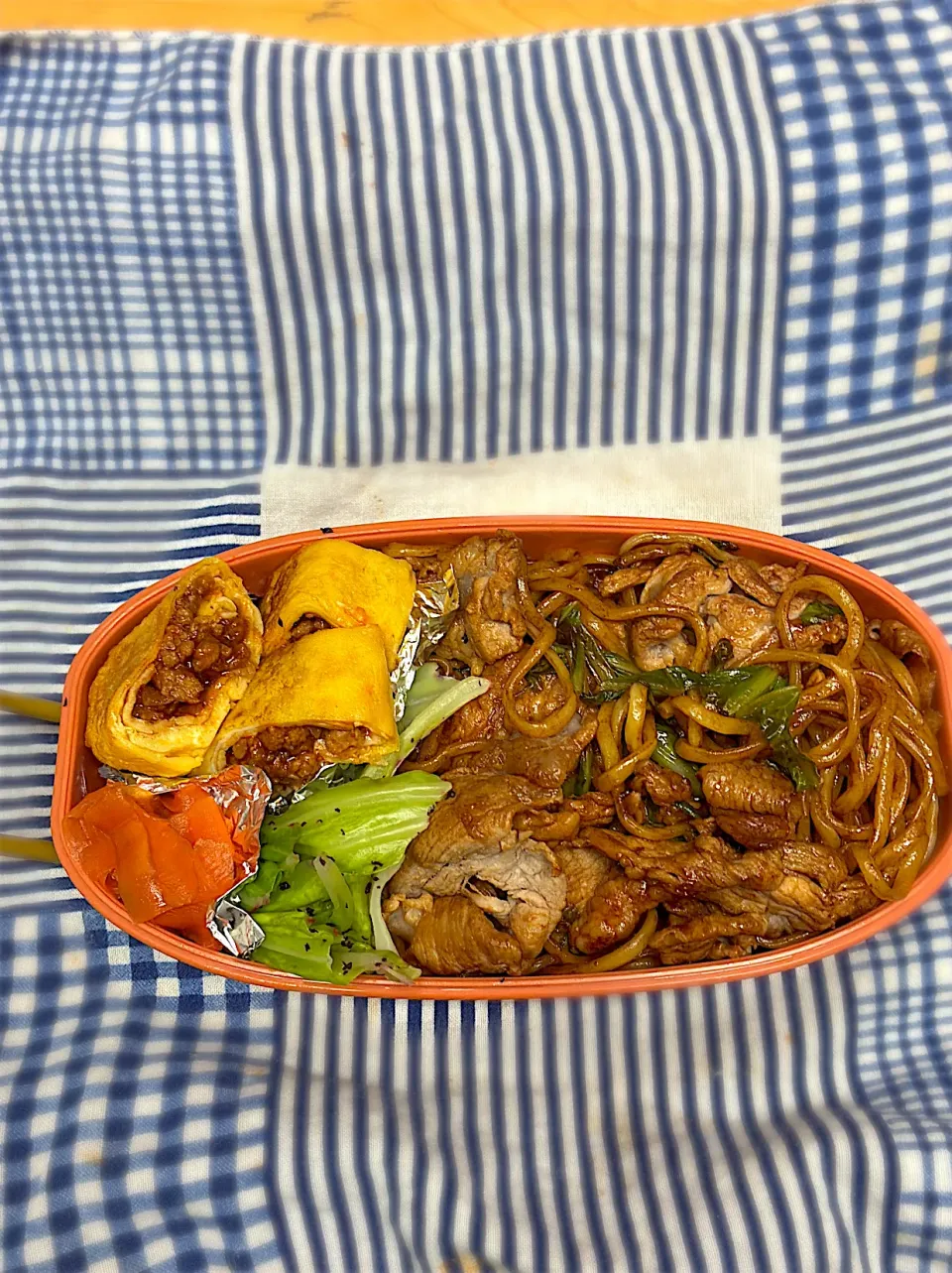 焼きそば、ミート卵焼き弁当|ハリネズミさん