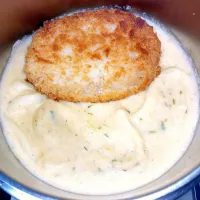 粉砕鮭とホタテのクリームシチューのコロッケうどん|darkbaronさん