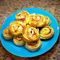 Pesto, Prosciutto & Cheese Puff Pastry Pinwheels| Laki Maikaʻiさん