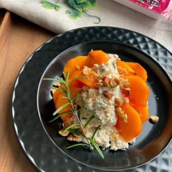 Snapdishの人気料理写真:ゴルゴンゾーラと柿の白和え