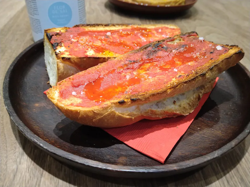 パン・コン・トマテ|古尾谷りかこさん