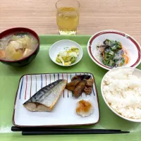 寮の朝ごはん😋鯖の塩焼き|すかラインさん