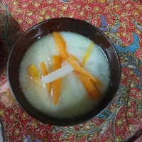 牡蠣風味の大根、ニンジンのミルク汁