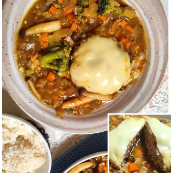 Snapdishの人気料理写真:まりおさんの料理 ｶﾚｰ煮込みﾁｰｽﾞﾊﾝﾊﾞｰｸﾞ