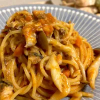 サバ缶としめじのトマトパスタ|もちまるさん