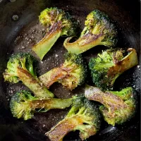 ブロッコリーのプランチャ Brócoli a la plancha|まる(丸大豆)さん