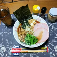 札幌ラーメン(醤油)、沢庵、六条麦茶(昼飯)|enarinさん