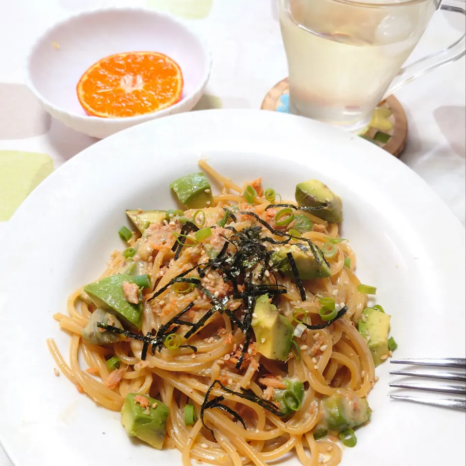 鮭とアボカド山葵醤油クリームスパゲッティ|うたかた。さん