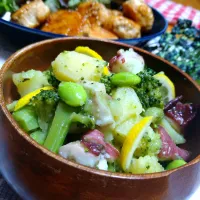 タコ🐙とブロッコリー🥦のバジルサラダコンビニ風🥗|とまと🍅さん