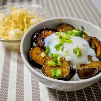 なすだけどん 
春キャベツの巣ごもりサラダ|マギーさん