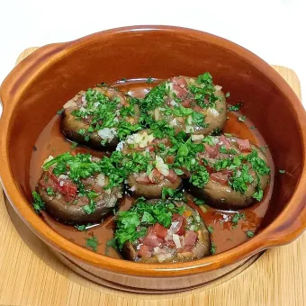 Snapdishの人気料理写真:【老舗の味！再現レシピ🎯】マッシュルームの鉄板焼き🇪🇸