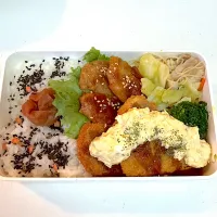 土曜日弁当（アジフライ、れんこん肉巻き、焼きビーフン）|ももかさん
