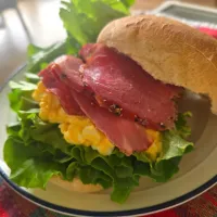 パストラミとタマゴのサンド| しあるさん