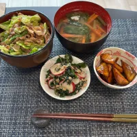 キャベツ丼・ほうれん草とラデッシュのサラダ・大学芋・小松菜と人参の味噌汁|a-parkさん