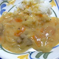 チーズをたっぷり溶かし込んだクリームシチュー♫ これはご飯と食べなきゃ♫wwwww|Yoshihiro Andoさん