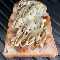 さつまいもとりんごのシナモン煮の、チーズトースト|にゃふてん⛩️さん