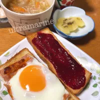 ＊ソーセージ卵トーストとローゼルジャムの朝ごはん♪＊|ultramarineさん