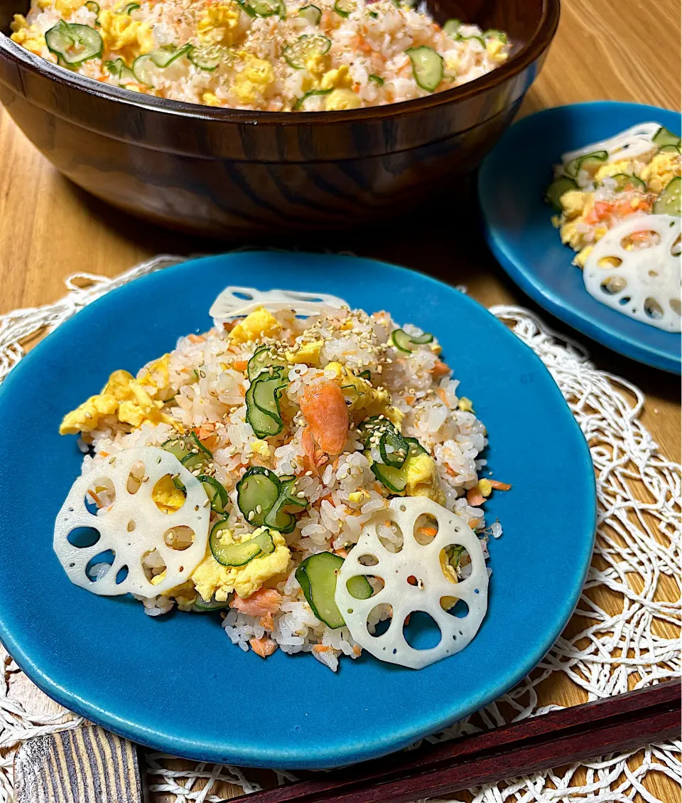 うさかめさんの料理 シロさんの鮭と卵ときゅうりのちらし寿司|sakurakoさん