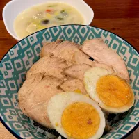 鳥チャーシュー丼　クリームシチュー|とゆあさん