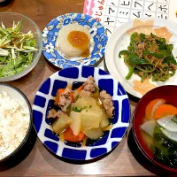 大根と豚肉の煮物　根菜とわかめの味噌汁　白滝とピーマンの甘辛炒め　ゆず味噌のふろふき大根　水菜の和風サラダ|おさむん17さん