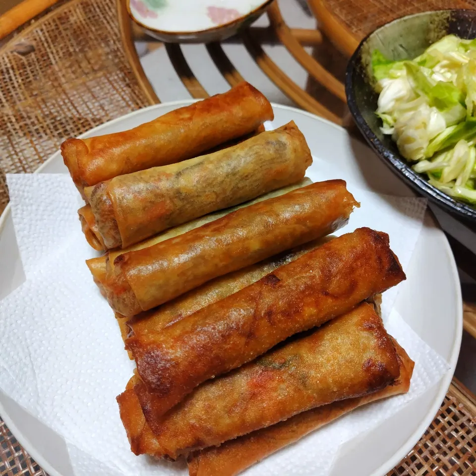 大皿✨手作り春巻きです😆アドバイスのお陰で上手く出来ました🥰|rikako♪。.:＊さん