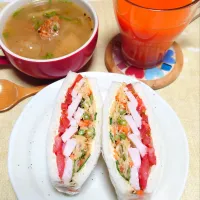 緑黄色野菜とチキンのサンドイッチ|うたかた。さん