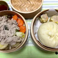 豚と野菜蒸籠蒸し、551肉まんとエビシュウマイ|jackybeanさん
