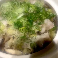 映画 フライトリスク を観ながら #夕飯　ネギきのこポークキャベツ鍋|ms903さん