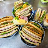 #毎日のお弁当記録。お休みは、食パンみみ、88円サンドウィッチ。|じゅんちゃんさん