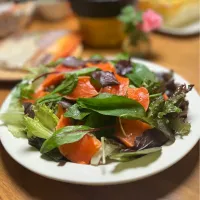 12/13の夕食　炙り鮭のサラダ|yoneさん