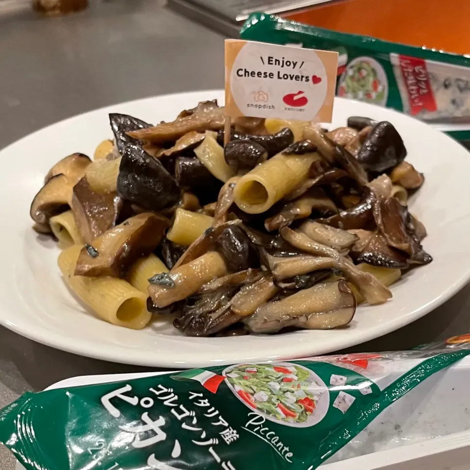 3種のキノコとゴルゴンゾーラピカンテのおつまみパスタ|koji toyodaさん