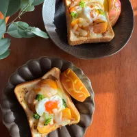 柿とたまごとチーズの盛り盛りトースト
