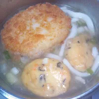 白身魚ふんわり揚げ乗せみぞれ仕立てのなめ茸と豚ひき肉入りとろみ付きコロッケうどん|darkbaronさん