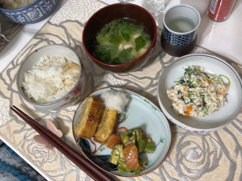 土鍋でごはん　柿と三つ葉の白和え　アボガドサーモン|卍さん