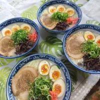 娘のリクエストに応えて、豚骨ラーメン🍜です✨日曜日のお昼ご飯🍀| rikako♪。.:＊さん