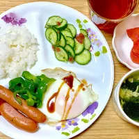 昼食 目玉焼きなど|ふわふわさん