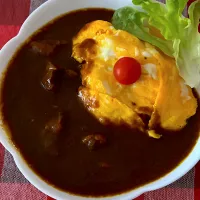 ビーフカレーオムライス🥄|サクラピンクさん