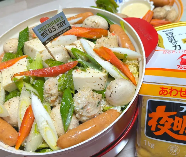 Snapdishの料理・レシピ写真:豆乳ヨーグルト味噌鍋｜知れば選びたくなる！【アメリカ産SSAP認証】大豆のあるサステナブルな食卓