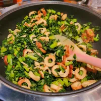 大根葉炒めていくよ|みるくここあさん