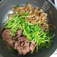 牛ごぼうと豆苗のすき焼き風|samutanさん