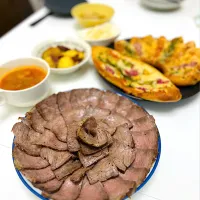 ローストビーフ🍖&ミネストローネ🍅&フーガス🍁|たーたさん